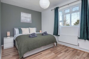 4 chambres, fer et planche à repasser, Wi-Fi, draps fournis