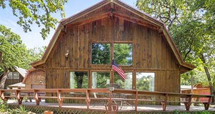 Barrel Cabin at Sandy Bass Bay!