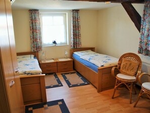 WiFi, bed sheets, wheelchair access