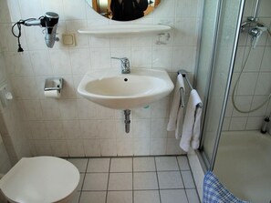 Hårtørrer, håndklæder