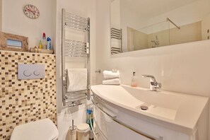 Regadera y secadora de cabello 