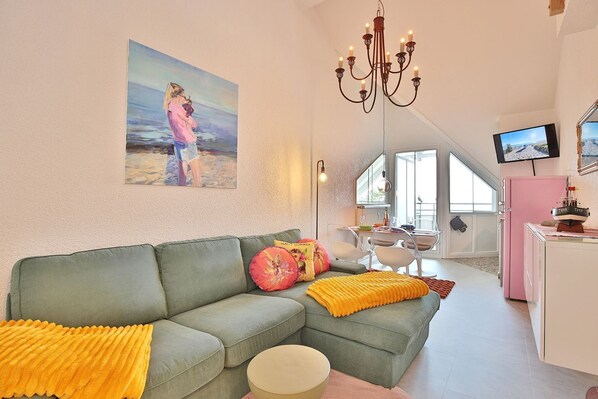 Unclassified image, 1 of 42, button