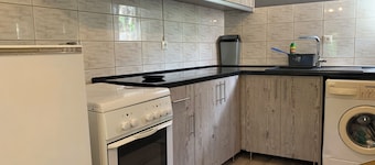Cozy 1-bedroom Studio in charming Πλαταμώνας with WiFi, AC