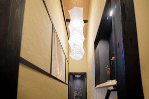 遮光カーテン、アイロン / アイロン台、WiFi (無料)