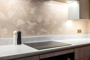 Réfrigérateur, four, plaque de cuisson, lave-vaisselle