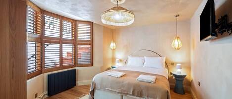 2 bedrooms, iron/ironing board, travel cot, free WiFi