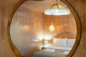 2 habitaciones, tabla de planchar con plancha y cuna de viaje 