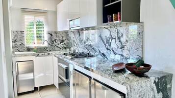 Luxury Apartment, Kitchenette, Garden View | Private kitchen