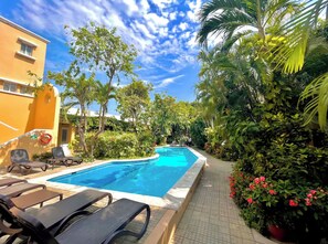 Outdoor pool - by Calamari Homes - Edificio Centenario (Cartagena)