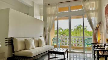 Deluxe Apartment, Kitchen, Pool View | Living area