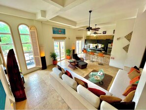 Luxury Loft, Balcony, Park View | Living area - by Calamari Homes - Edificio Centenario (Cartagena)