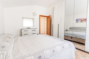 2 quartos, ferros/tábuas de passar roupa, Wi-Fi, roupa de cama