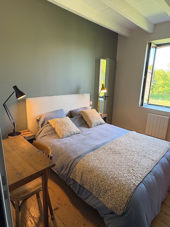 5 bedrooms, WiFi, bed sheets