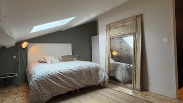 5 bedrooms, WiFi, bed sheets