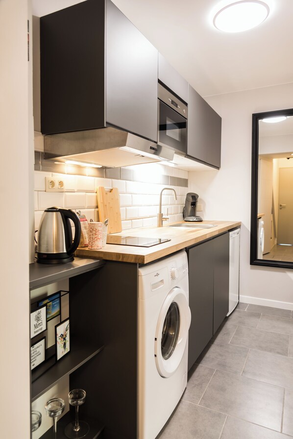 Refrigerador, microondas, parrilla de estufa y lavavajillas