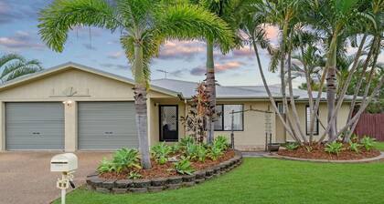 Family Home With Pool In Mount Louisa
