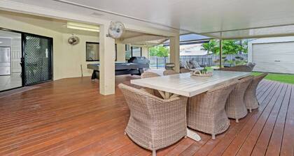 Family Home With Pool In Mount Louisa