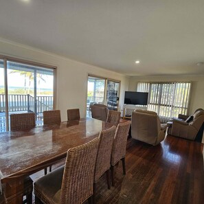 Dining -   Fraser Island.Rays Place Eurong  4BR Home ,Ocean Views, BBQ Hut & Verandahs – (Eurong)