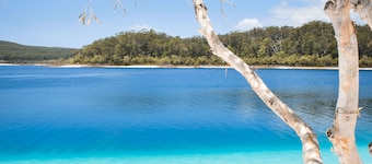 Fraser Island.Rays Place Eurong  4BR Home ,Ocean Views, BBQ Hut & Verandahs –