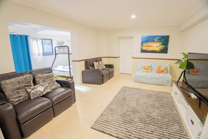 4 bedrooms, free WiFi, bed sheets