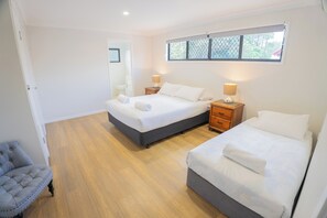4 bedrooms, free WiFi, bed sheets