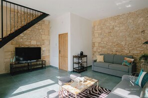 Superior Room, Patio | Living area