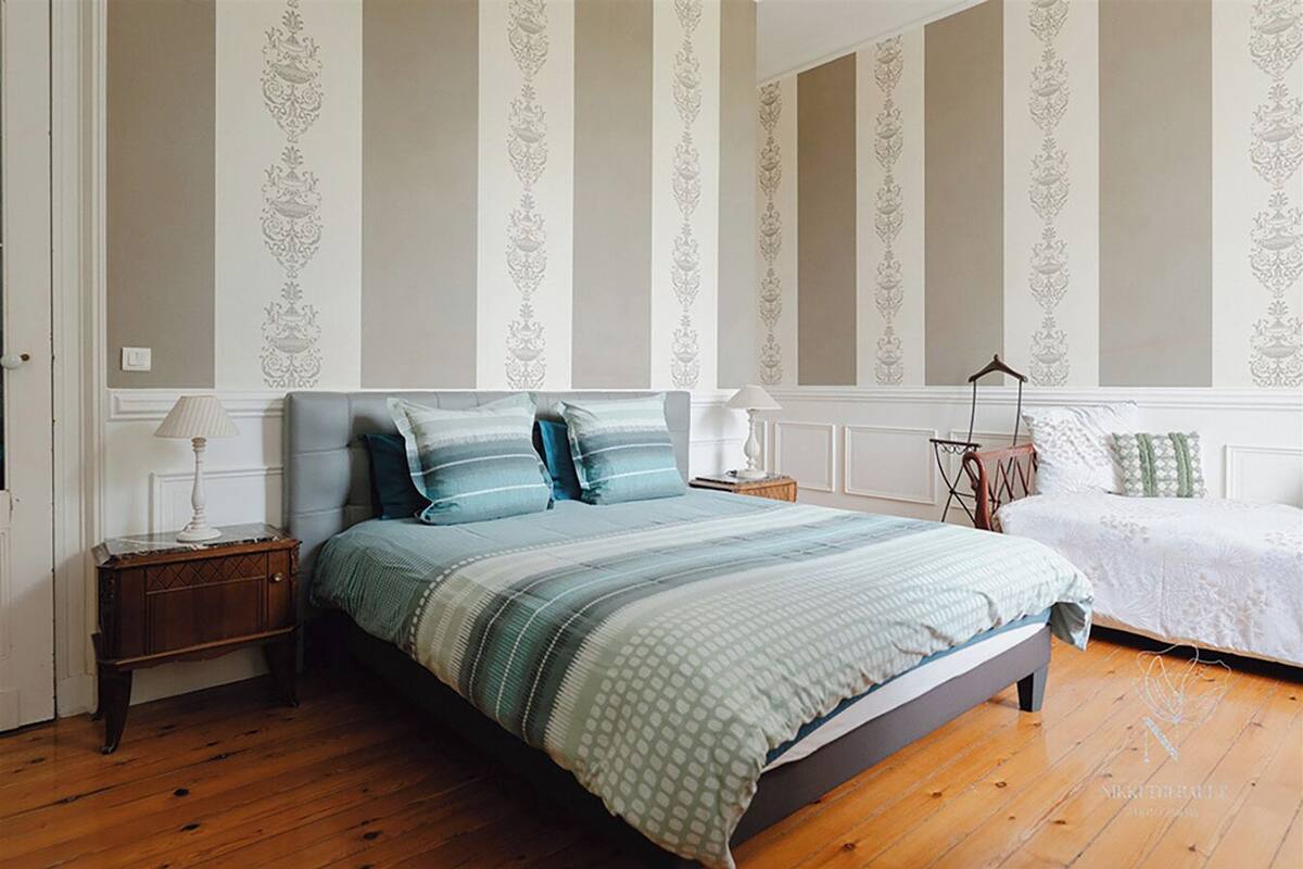Family Room, Garden View | Soundproofing, free WiFi
