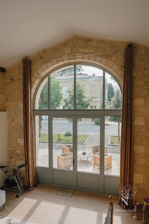 Luksushuone, patio, näköala puutarhaan | Oleskelualue