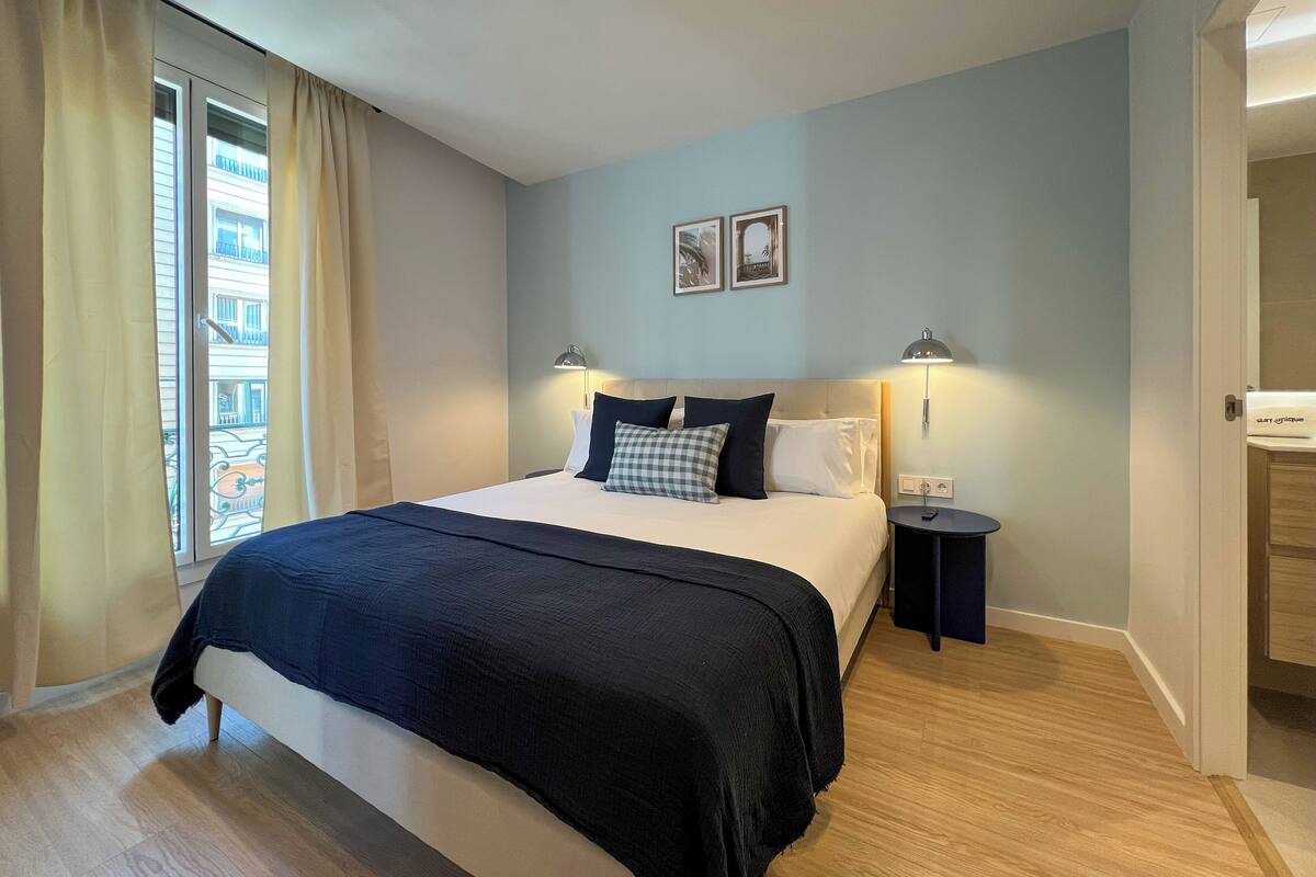 Apartment (4 Bedrooms) | 4 bedrooms, iron/ironing board, free cribs/infant beds, bed sheets