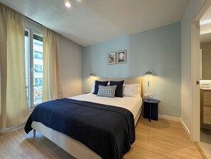 4 habitaciones, tabla de planchar con plancha y ropa de cama