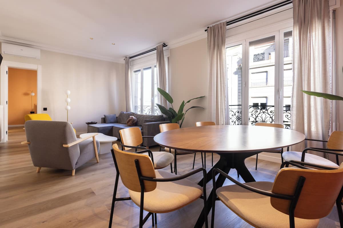 Apartment (4 Bedrooms) | Wohnbereich