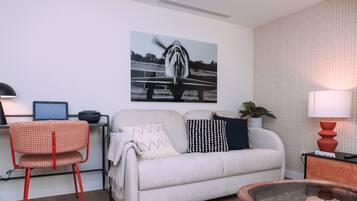 Comfort studio | Individueel gedecoreerd, een bureau, gratis wifi, beddengoed