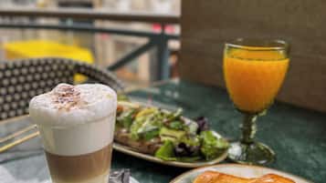 Daily continental breakfast (EUR 12 per person)