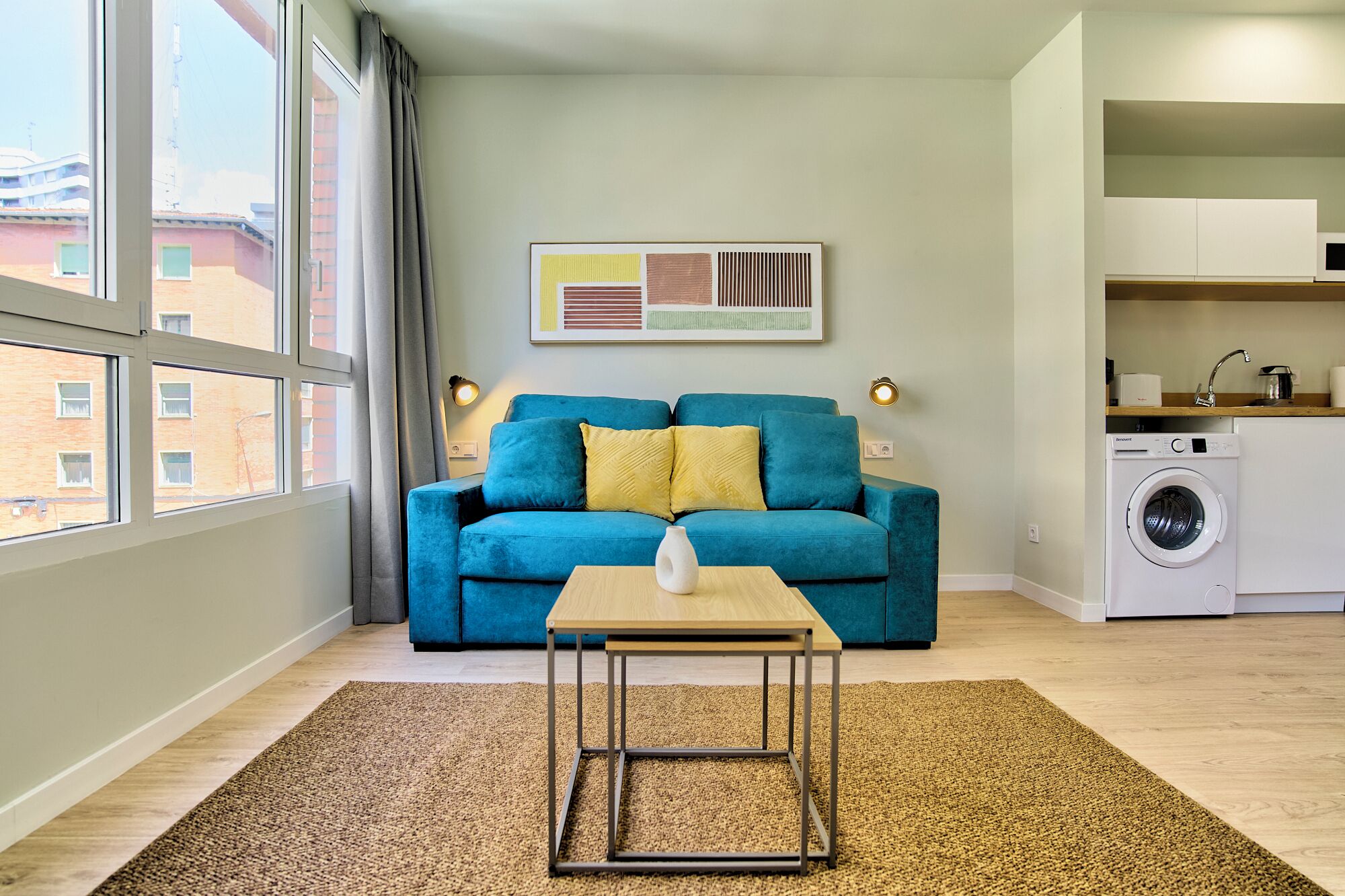 Estudio superior | Área de sala de estar | Smart TV de 32 pulgadas con canales digitales 