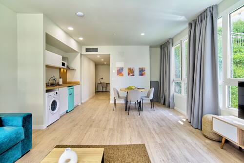 Studio Supérieur | Cuisine privée | Réfrigérateur, micro-ondes, plaque de cuisson, cafetière/bouilloire