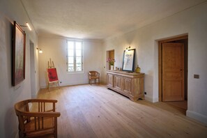 Interior detail - Ferme Saint-Georges en Provence (Le Val)