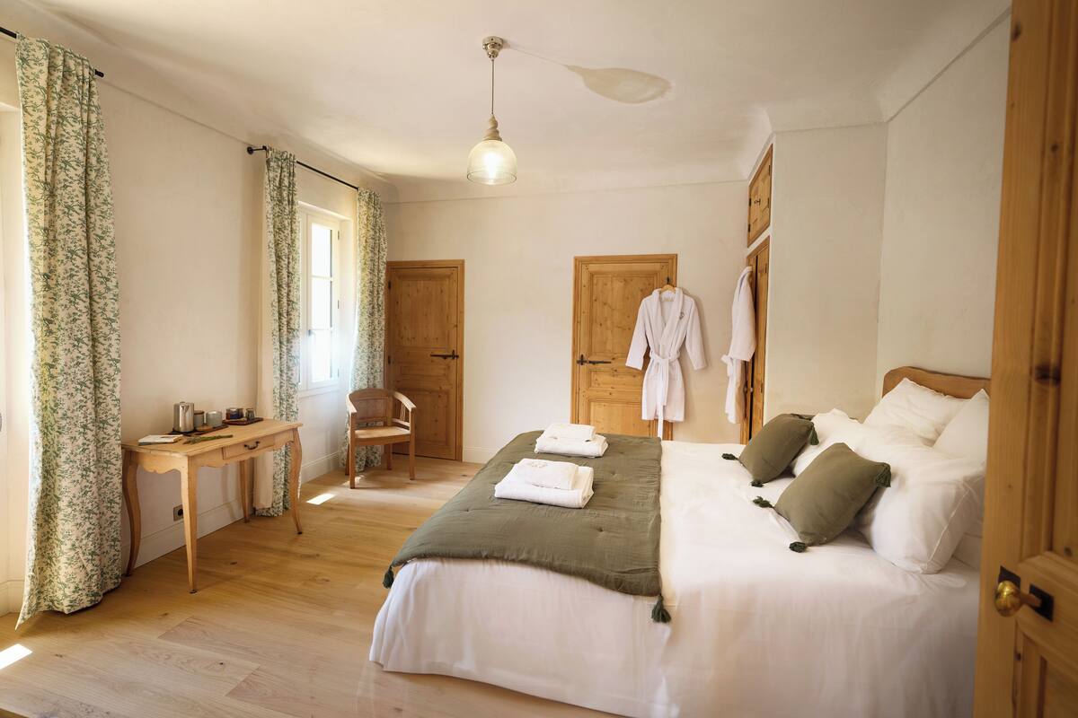 Superior Double or Twin Room, 1 King Bed, Garden View | Premium bedding, blackout drapes, WiFi (free), individually decorated