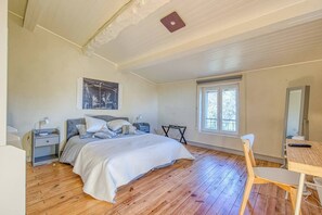 3 bedrooms, iron/ironing board, WiFi, bed sheets - House near Saint-émilion with swimming pool, 7/8 pers ideal for families (Rauzan)