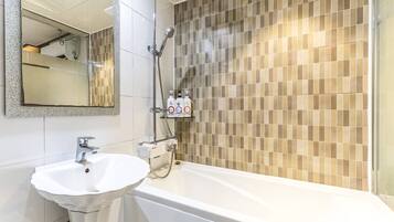 Double Room | Bathroom