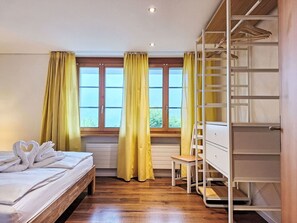 2 Schlafzimmer, Reisekinderbett, kostenloses WLAN