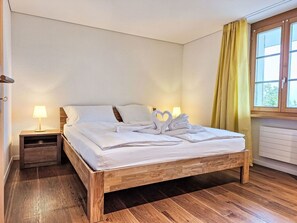 2 Schlafzimmer, Reisekinderbett, kostenloses WLAN
