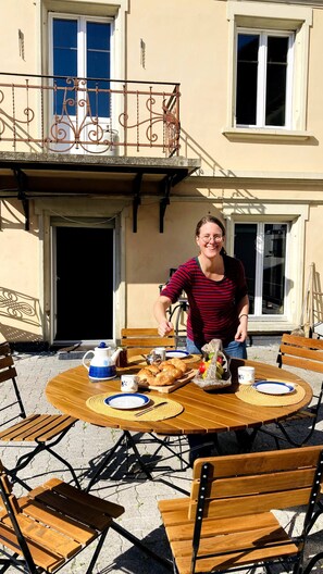 Shared Dormitory, 1 Bedroom, Smoking, Terrace | Dining room