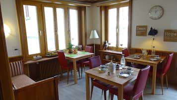 Dortoir Partagé, 1 chambre, fumeur, terrasse | Salle à manger