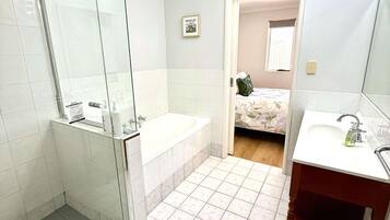 Hårtork och handdukar