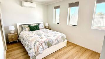 3 sovrum, strykjärn/strykbräda, gratis wi-fi och sängkläder