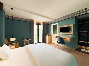 Habitació prèmium | Minibar, caixa forta a l'habitació, escriptori i cortines opaques 