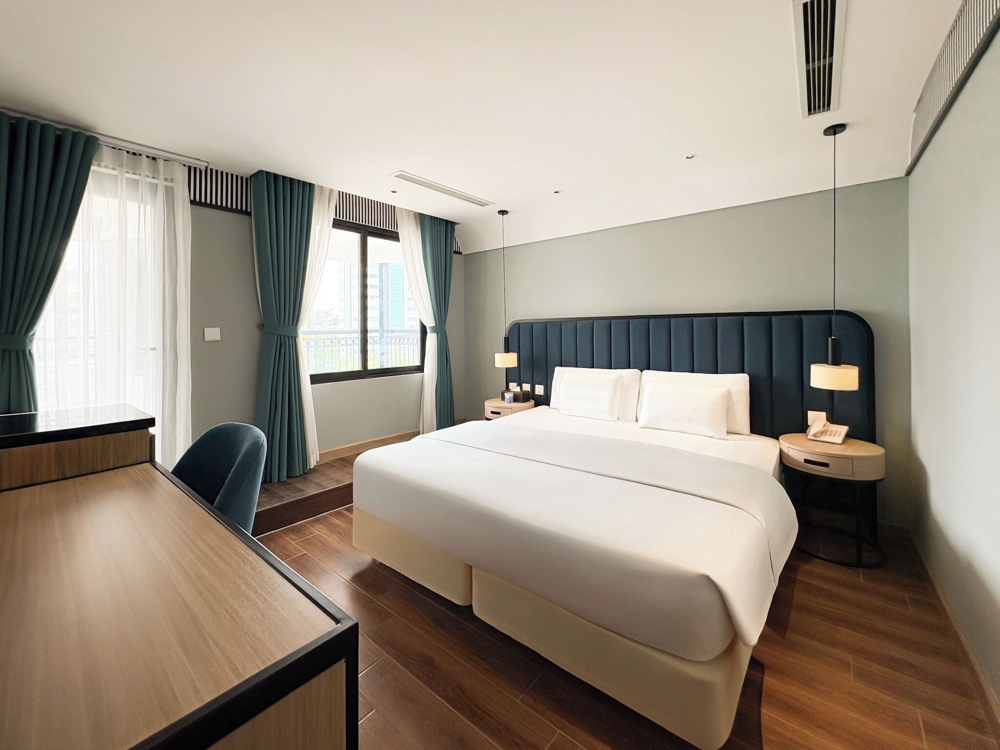 Deluxe Double Room | In-room safe, desk, blackout drapes, soundproofing