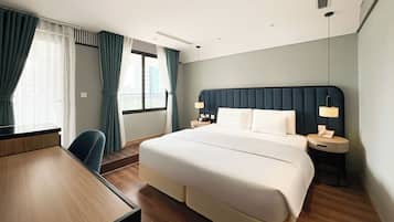 Chambre Double Deluxe | Minibar, coffres-forts dans les chambres, bureau, rideaux occultants