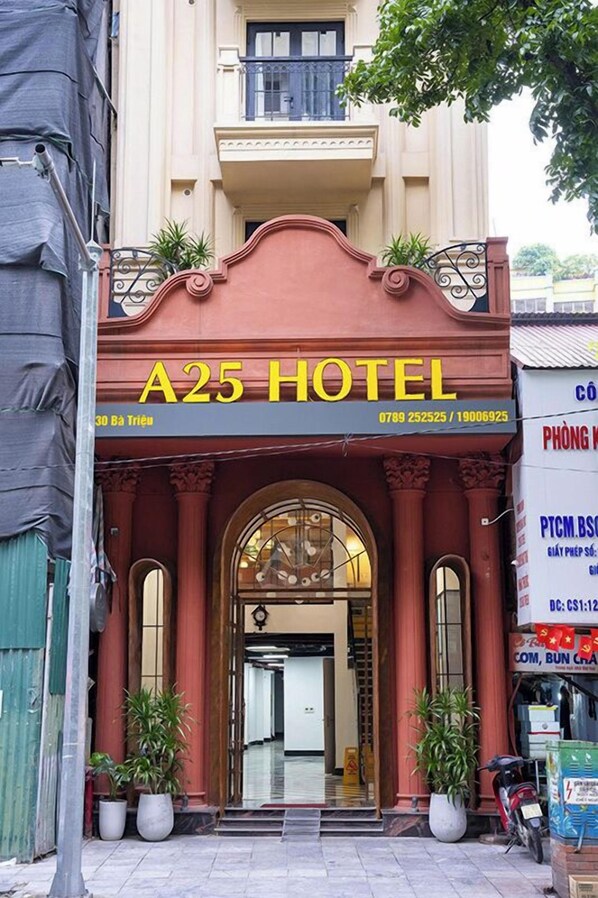 Front of property - A25 Premium Hotel - 130 Ba Trieu (Hanoi)