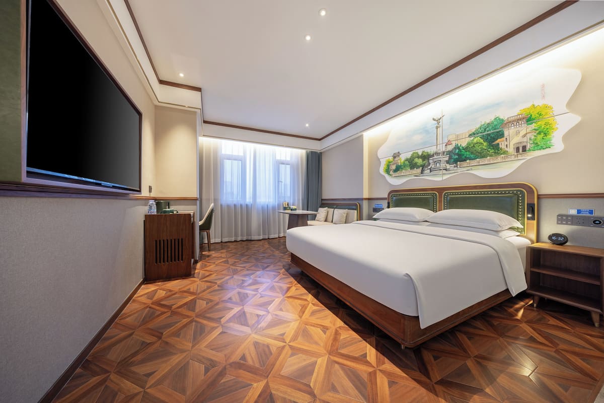 Panoramic Double Room | Free minibar, individually decorated, desk, laptop workspace